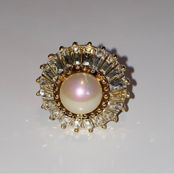 Vintage CHRISTIAN DIOR Gold Plated Faux Pearl Ring w/Crystal Rhinestone Accents - Picture 5 of 5